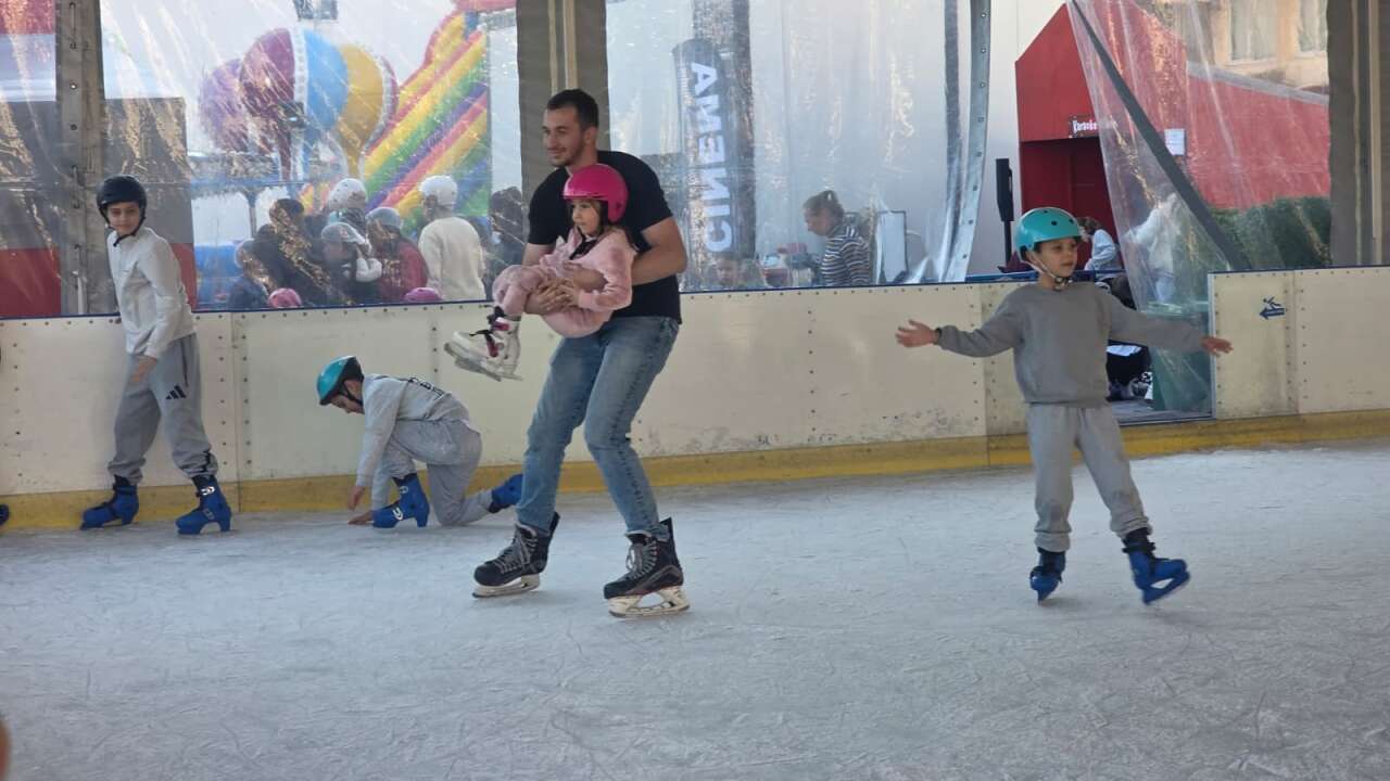 Marmaris’te Buz Pisti Renkli Görüntülere Sahne Oldu 4